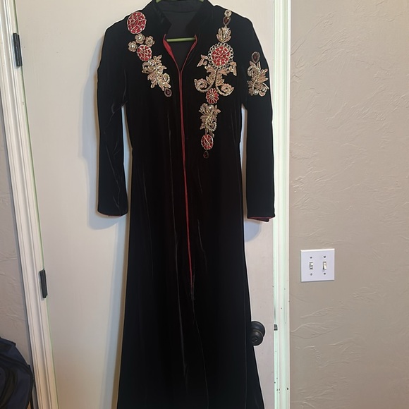 PAKISTANI INDIAN DESIGNER BLACK VELVET SEMI FORMAL GOWN - Picture 6 of 7